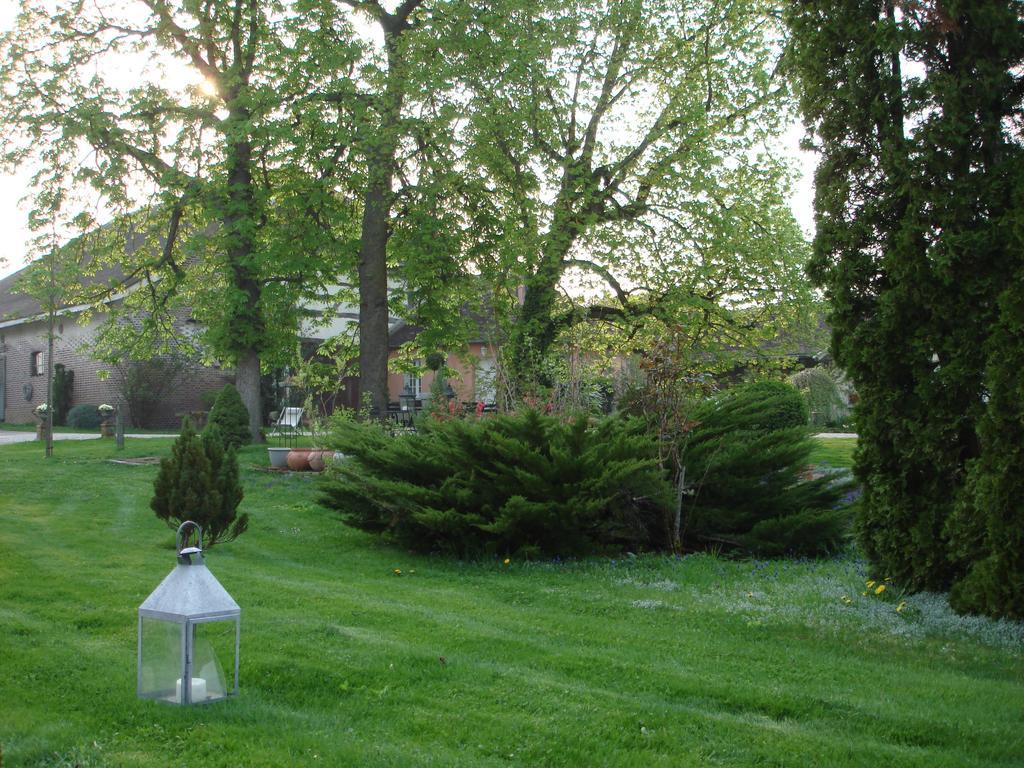 Bed and Breakfast Domaine De La Creuse Moussey  Екстер'єр фото